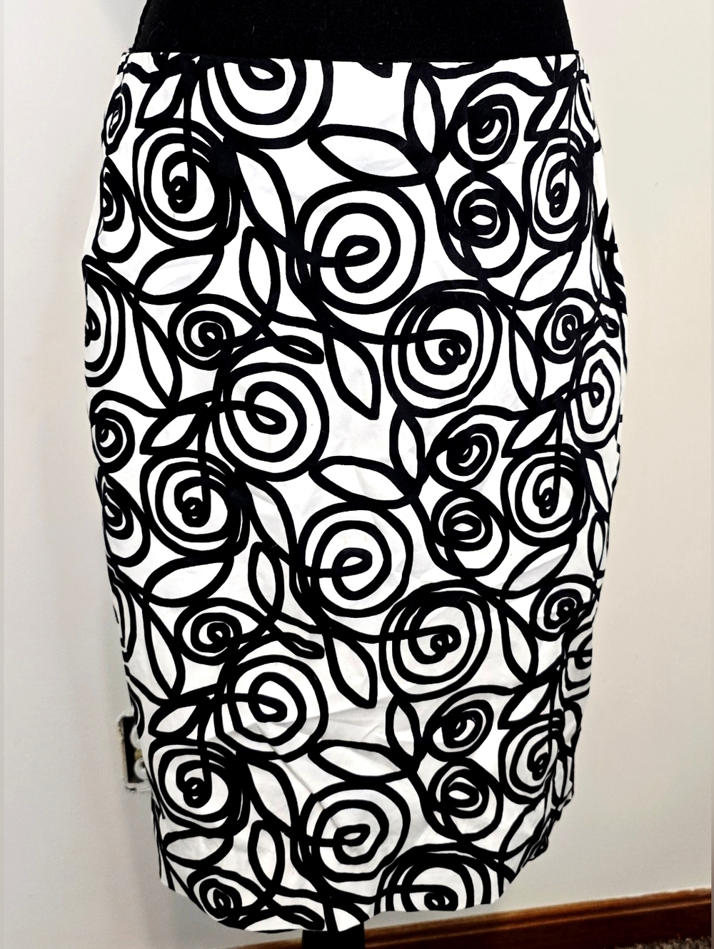 White House Black Market pencil skirt black white swirl print work office chic